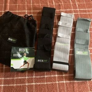 Adjustable resistance band workout set like new Heavy medium light resistance